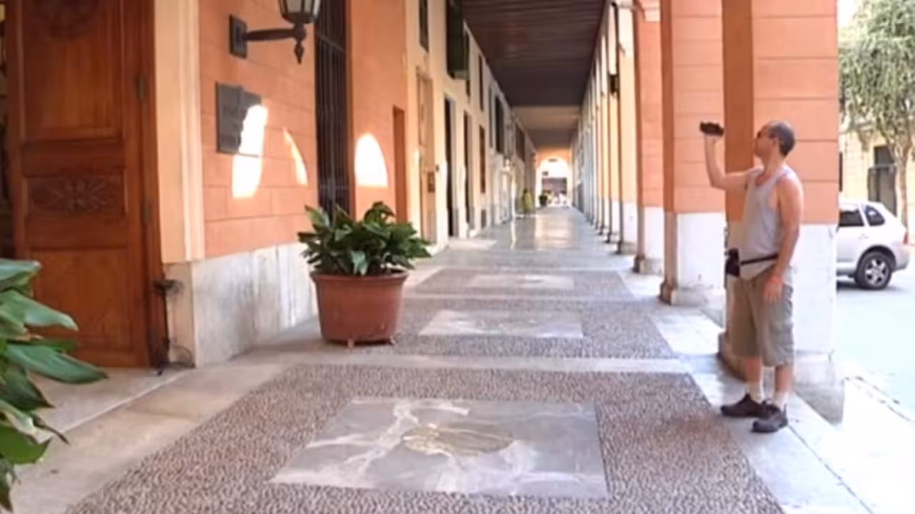 el parlament vacío por el inicio de las clases