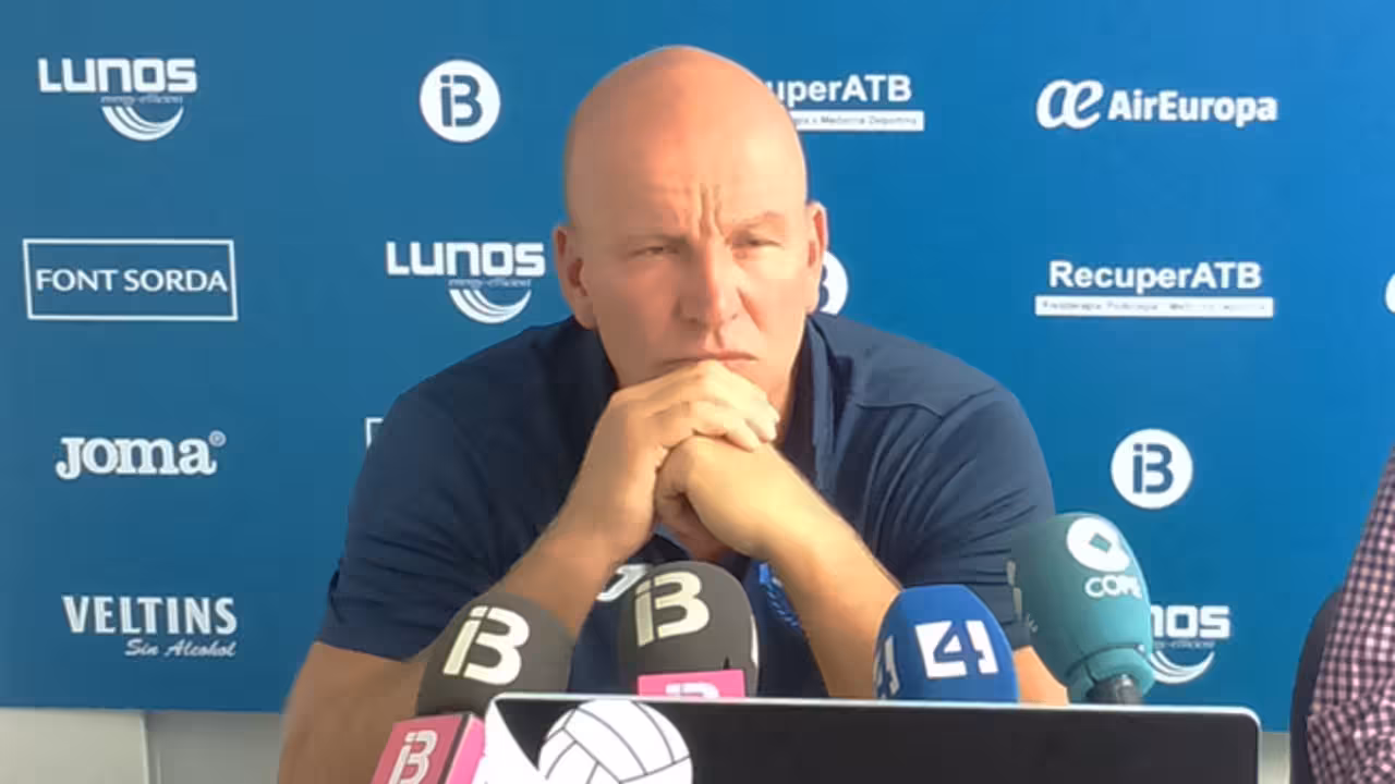 Ingo Volkmann en rueda de prensa
