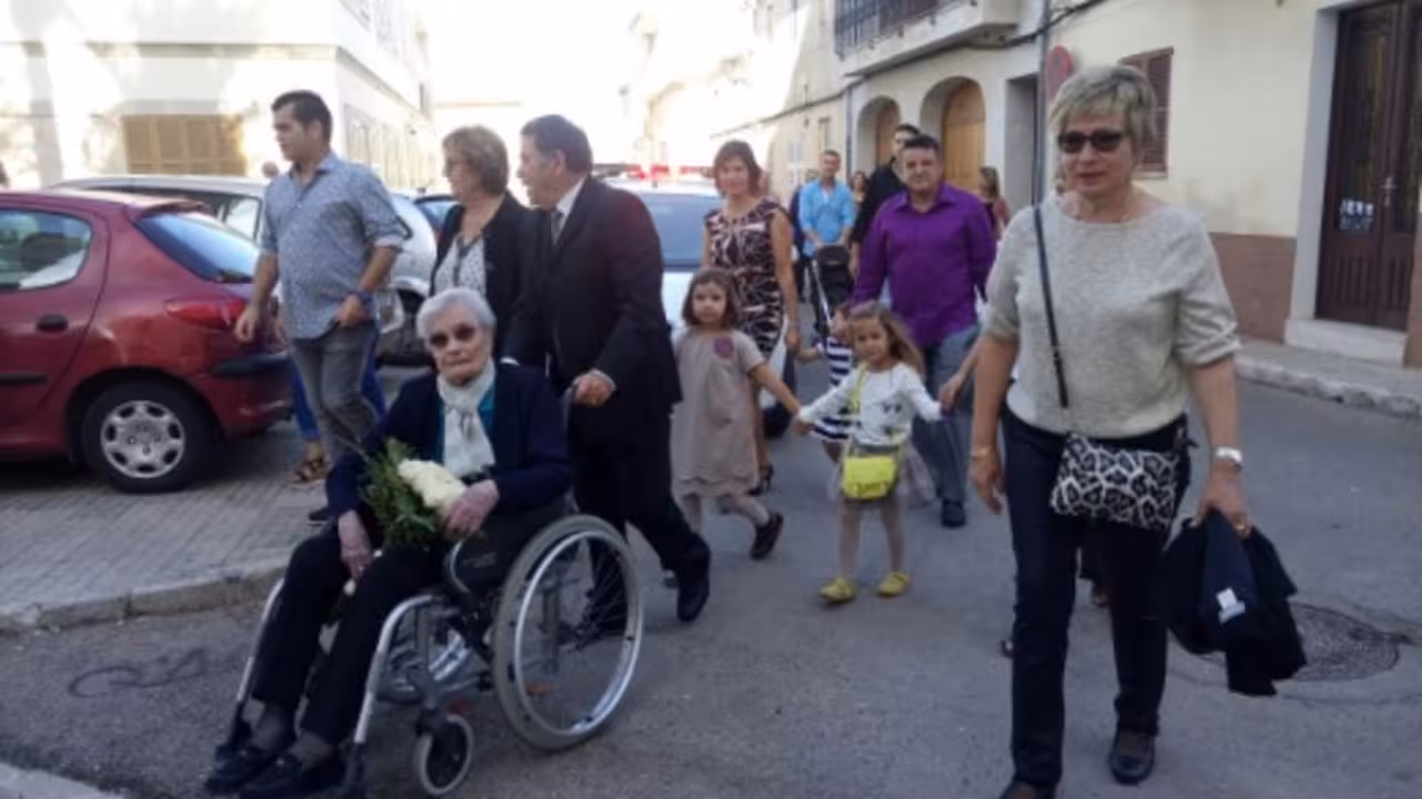 Mujer centenaria en Muro