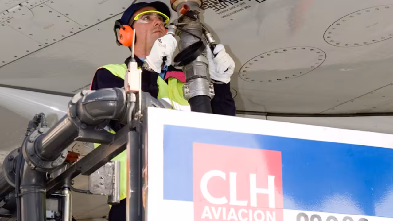 Los aviones de baleares se quedan sin poder repostar
