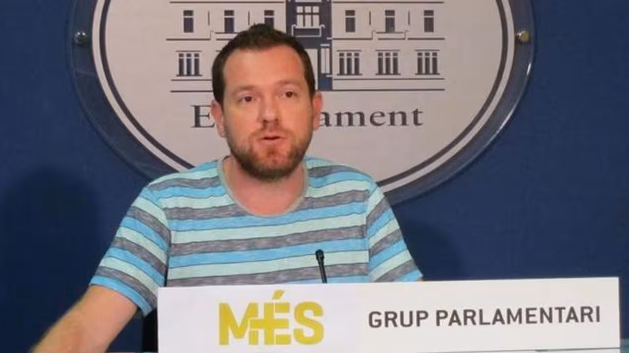 david abril en una rueda de prensa