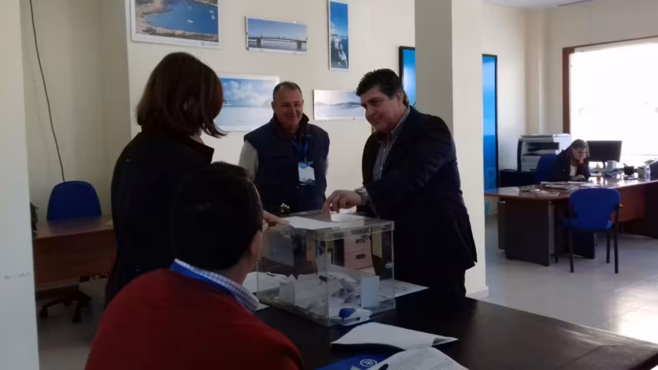 Pedro Roselló (Manacor) votando