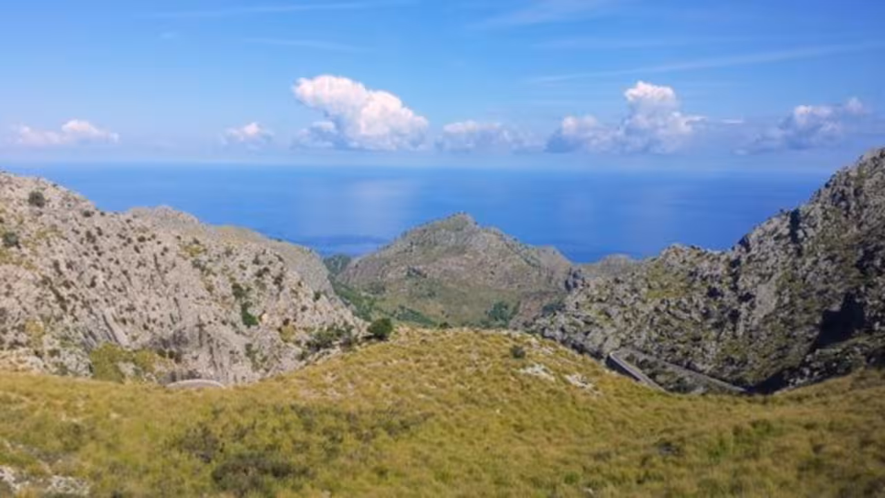 http://www.turismepetit.com/lugares-por-precio/de-veintiun-euros-en-adelante/excursion-vuelta-isla-soller-y-la-calobra/