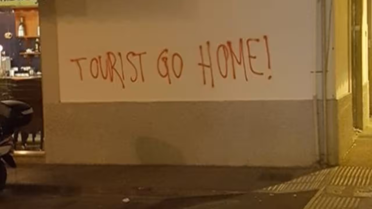 pintadas_Eivissa_turismofobia|pintadas_anti_turismo_Eivissa