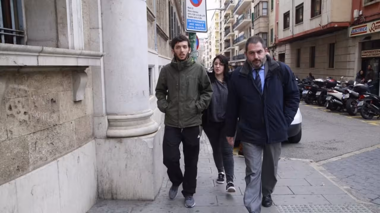 Acusados por la protesta en el Puerto de Palma contra la masificación turística niegan "violencia de ningún tipo"