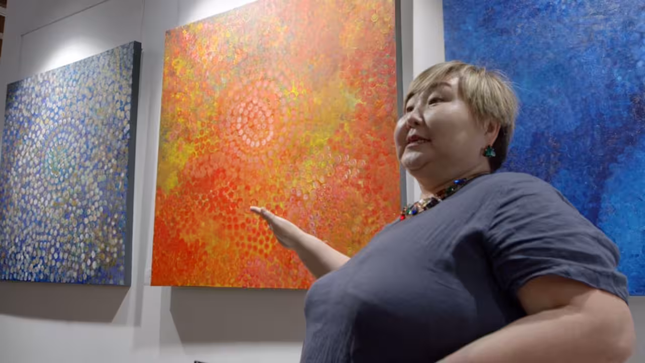 la artista original Ayuna Kanatkaliyeva (AYUNA)