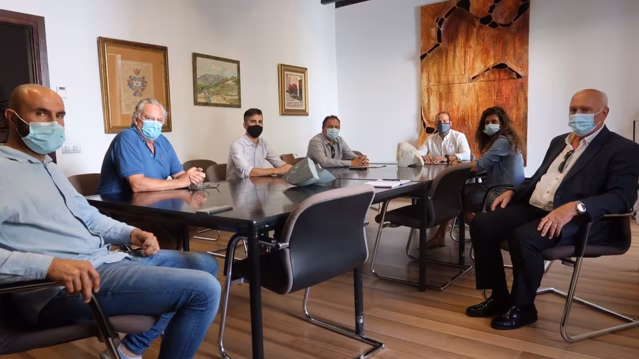 09/09/2020 El conseller de Medio Ambiente y Territorio, Miquel Mir, con la reunión con los alcaldes de Esporles, Banyalbufar y Valldemossa.
SOCIEDAD ESPAÑA EUROPA ISLAS BALEARES AUTONOMÍAS
CAIB