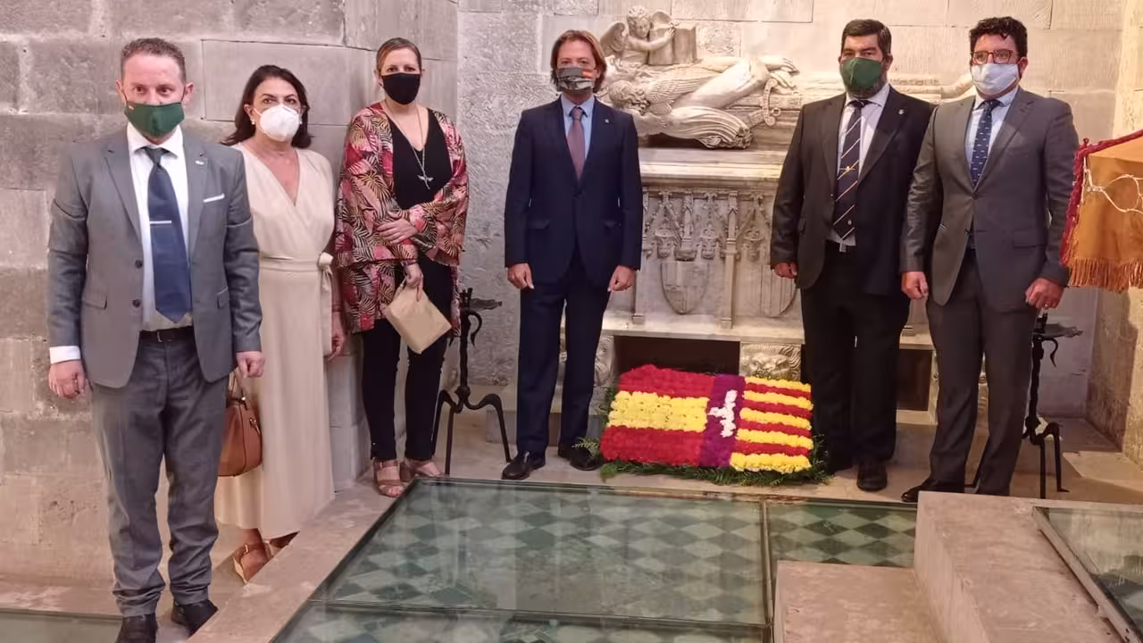 12/09/2020 Representantes de Vox en la ofrenda floral al rey Jaime II
POLITICA 
VOX