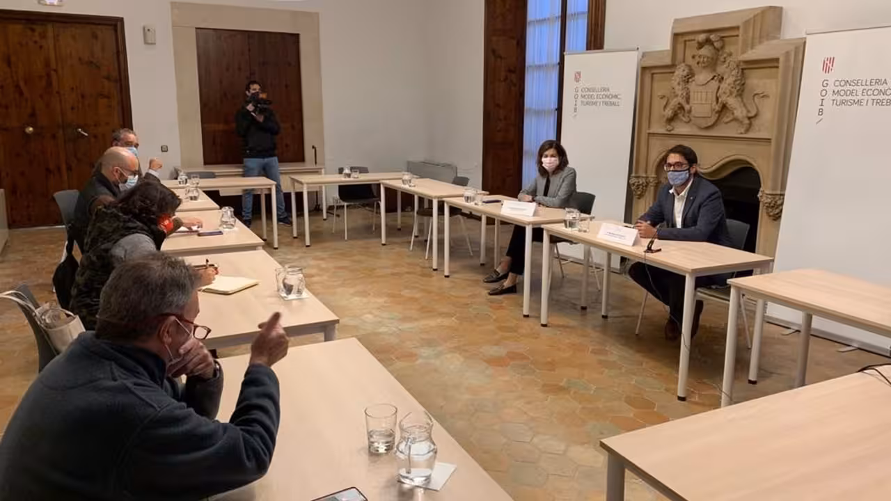 26/10/2020 Baleares retrasa el toque de queda a las doce de la noche.

El conseller de Modelo Económico, Turismo y Trabajo, Iago Negueruela, ha anunciado este lunes que el Govern retrasará el toque de queda a las doce de la noche.

SOCIEDAD ESPAÑA EUROPA ISLAS BALEARES AUTONOMÍAS
CAIB