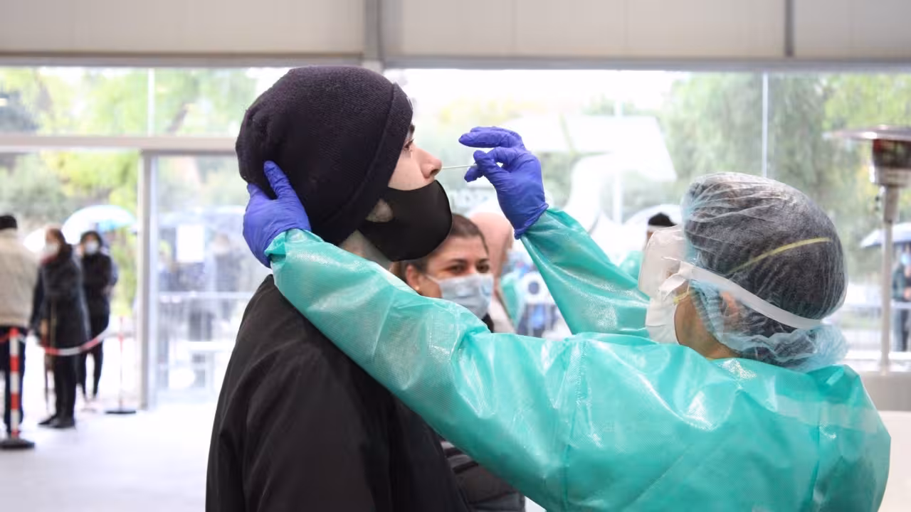 07/12/2020 Una sanitaria realiza una prueba de coronavirus en Sa Pobla.
SALUD ESPAÑA EUROPA ISLAS BALEARES AUTONOMÍAS
AYUNTAMIENTO DE SA POBLA
