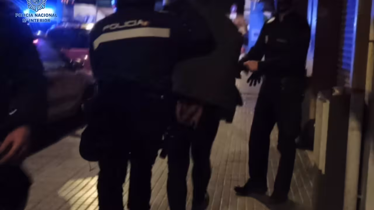30/12/2020 Detenido en Son Gotleu por vender marihuana.
SOCIEDAD ESPAÑA EUROPA ISLAS BALEARES AUTONOMÍAS
POLICÍA NACIONAL
