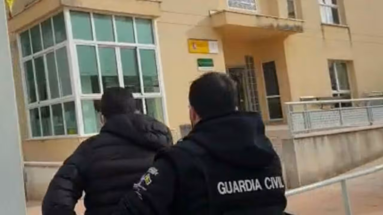 08/02/2021 Sucesos.- Prisión provisional sin fianza para el joven detenido por una treintena de delitos sexuales en Mallorca.

El Juzgado de Guardia de Inca ha decretado prisión provisional, comunicada y sin fianza, para el joven detenido por 29 presuntos casos de delitos sexuales en Mallorca.

SOCIEDAD ESPAÑA EUROPA ISLAS BALEARES AUTONOMÍAS
GUARDIA CIVIL