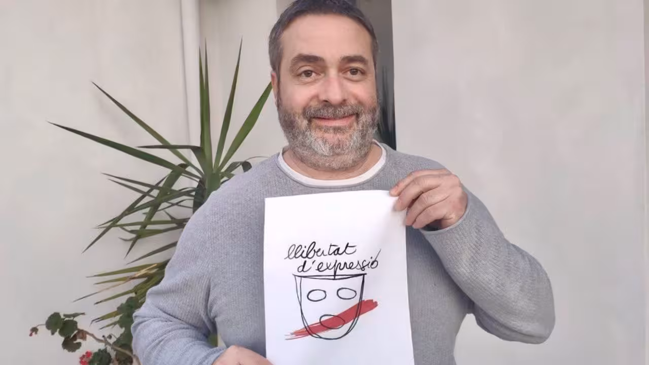 20/02/2021 El diputado de MÉS per Mallorca Joan Mas 'Collet' sujetando un cartel a favor de la liberta de expresión.
POLITICA ESPAÑA EUROPA ISLAS BALEARES AUTONOMÍAS
MÉS PER MALLORCA