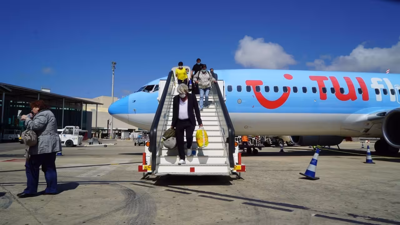 15/06/2020 Pasajeros alemanes del vuelo de TUI desembarcan en Palma en el plan piloto de turismo.
ECONOMIA ESPAÑA EUROPA ISLAS BALEARES AUTONOMÍAS
CAIB