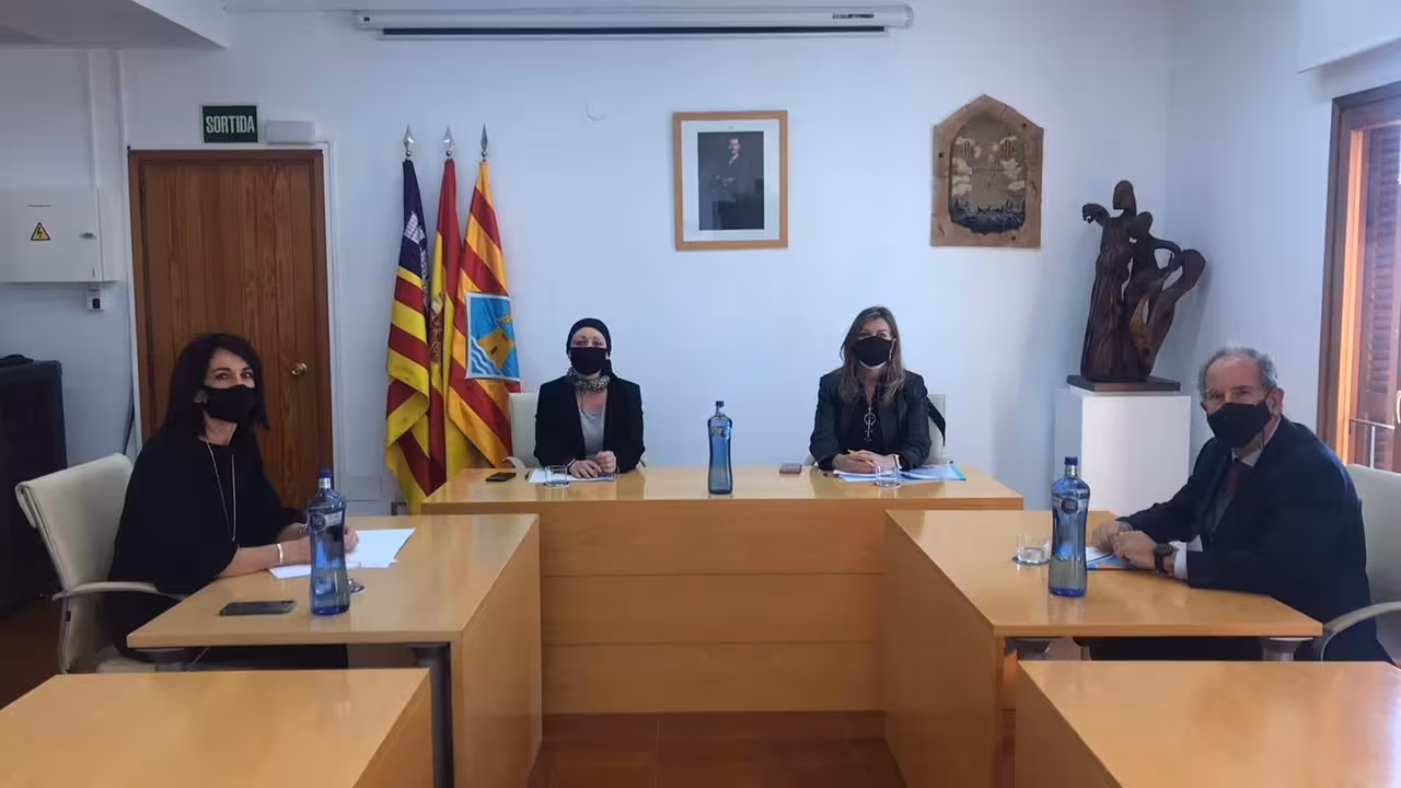 11/03/2021 Cvirus.-Formentera pasará a nivel 2, reabriendo el lunes interiores de establecimientos de restauración al 30%.

La isla de Formentera pasará al nivel 2 de alerta sanitaria, lo que permitirá reabrir el lunes interiores de establecimientos de restauración con un aforo máximo del 30 por ciento y mesas de hasta cuatro personas de un máximo de dos núcleos distintos de convivencia.

SALUD ESPAÑA EUROPA ISLAS BALEARES AUTONOMÍAS
CONSELL DE FORMENTERA