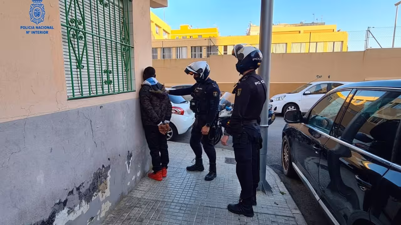 28/03/2021 La Policía Nacional detiene a un hombre como presunto autor de un delito de tráfico de drogas en Palma.
SOCIEDAD ESPAÑA EUROPA ISLAS BALEARES AUTONOMÍAS
POLICÍA NACIONAL