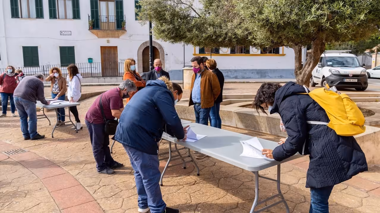 16/04/2021 Los trabajadores firmando sus contratos para el Ayuntamiento de Marratxí.
POLITICA ESPAÑA EUROPA ISLAS BALEARES AUTONOMÍAS
AYUNTAMIENTO DE MARRATXÍ
