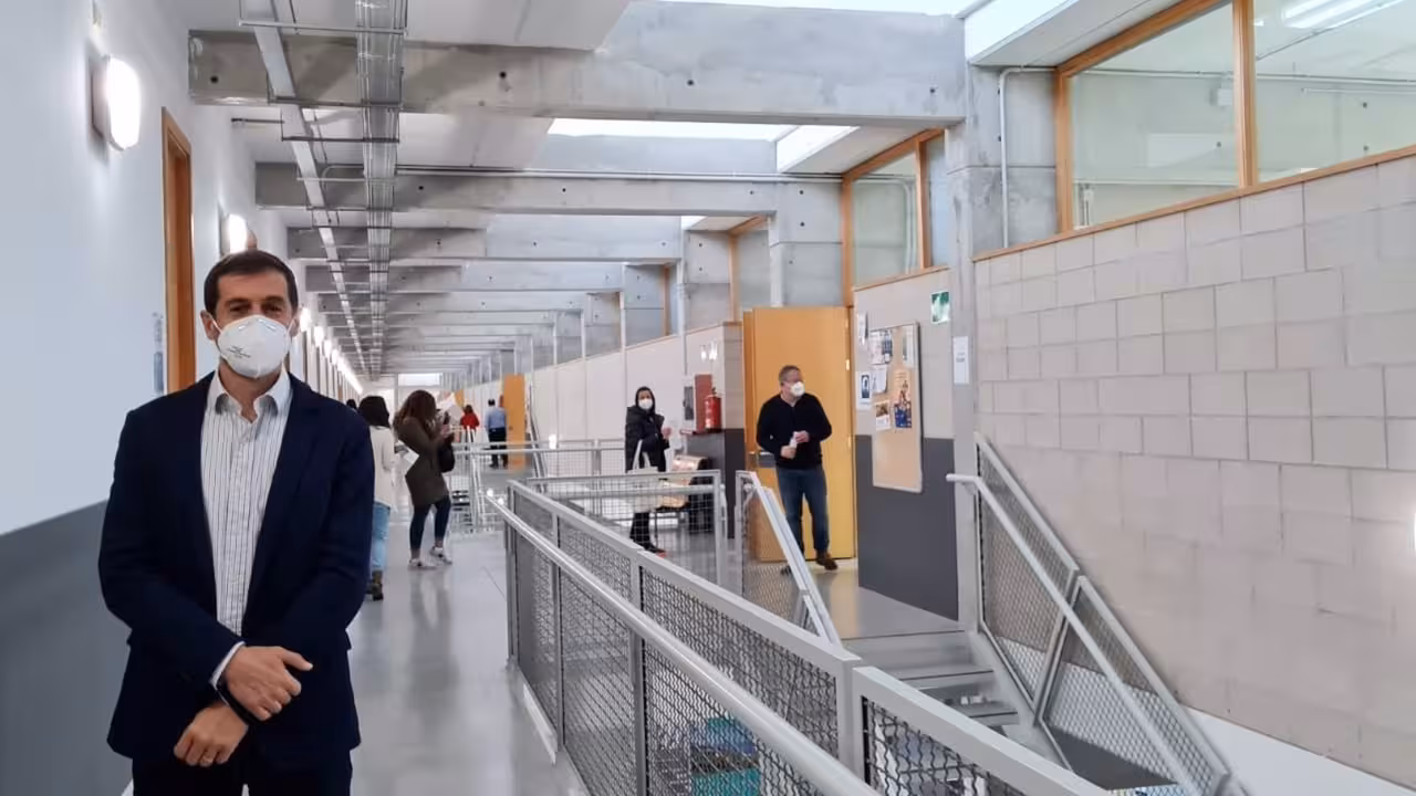 17/04/2021 El regidor de Hacienda, Innovación y Función Pública del Ayuntamiento de Palma, Adrián García..

Las pruebas selectivas de 46 plazas en Trabajo Social convocadas por el Ayuntamiento de Palma han comenzado este sábado en el edificio Jovellanos de la UIB con la participación de 614 aspirantes.

POLITICA 
AYUNTAMIENTO DE PALMA