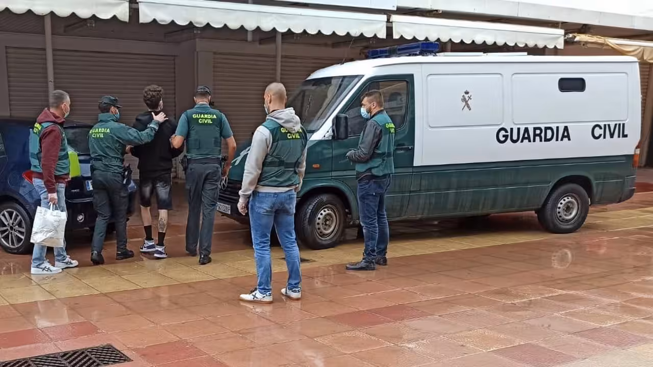 02/05/2021 Sucesos.- Detienen a dos hombres por sustraer un reloj de alta gama a una turista en Calvià.

La Guardia Civil ha detenido a dos hombres como presuntos autores del robo con violencia de un reloj de alta gama a una turista alemana en Calvià y pertenencia a organización criminal.

SOCIEDAD ESPAÑA EUROPA ISLAS BALEARES AUTONOMÍAS
GUARDIA CIVIL
