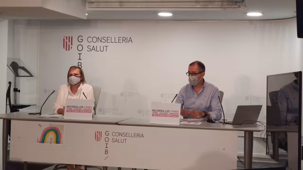 25-06-2021 La directora asistencial del IbSalut, Eugènia Carandell, y el portavoz del comité autonómico de enfermedades infecciosas, Javier Arranz, en rueda de prensa.
SALUD ESPAÑA EUROPA ISLAS BALEARES AUTONOMÍAS
CAIB