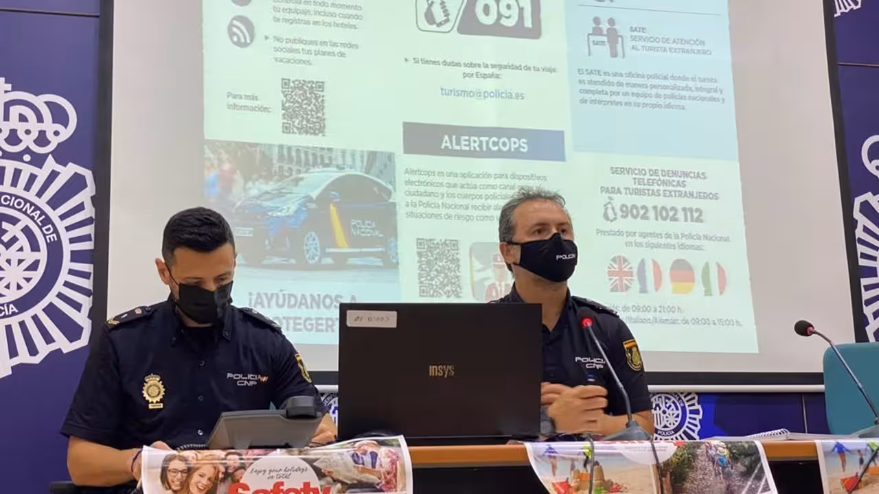 10-07-2021 Agentes de la Policía Nacional informan sobre la 'Operación Verano 2021' y el 'Plan de Turismo Seguro'.

La Policía Nacional ha informado sobre la 'Operación Verano 2021' y el 'Plan Turismo Seguro', con el objetivo de transmitir al turista la importancia de disfrutar de sus vacaciones en un entorno seguro.

SOCIEDAD ESPAÑA EUROPA ISLAS BALEARES AUTONOMÍAS
POLICÍA