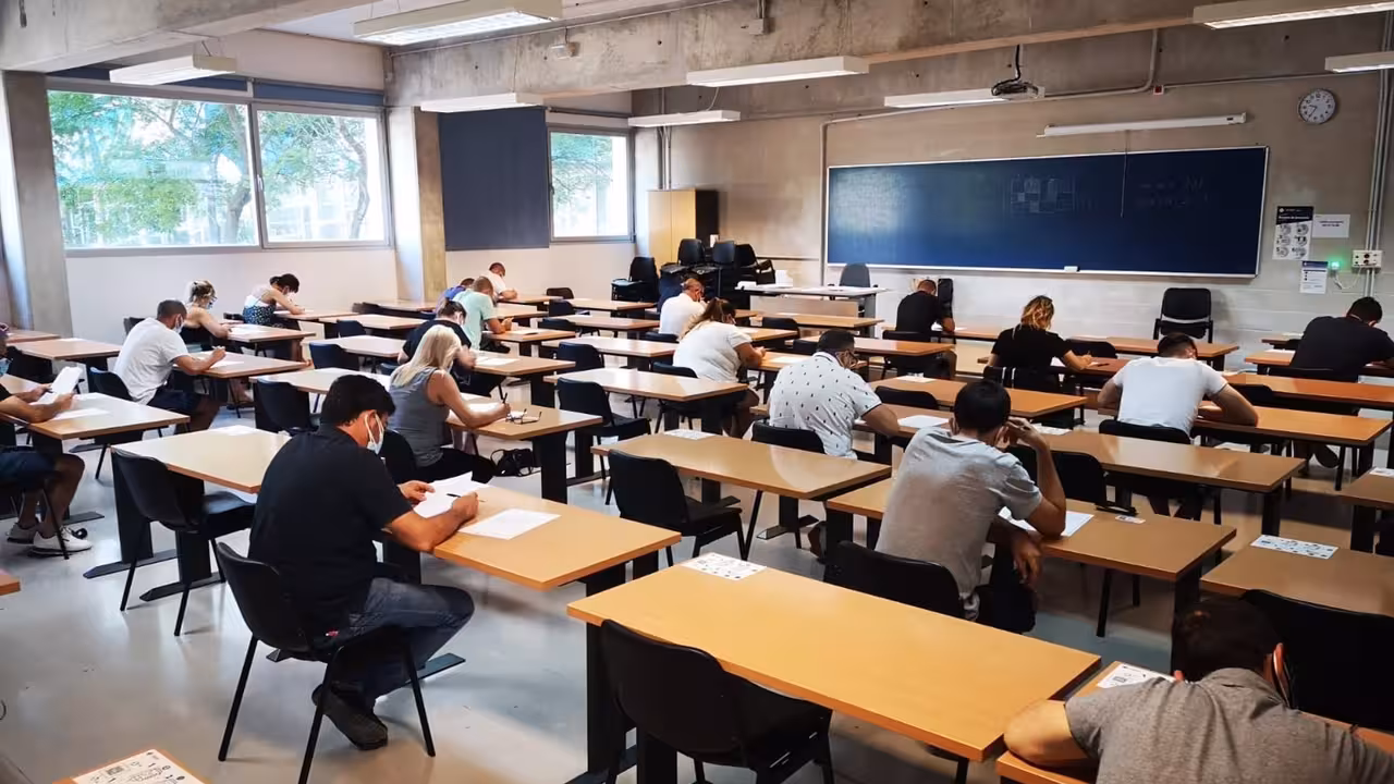 10-07-2021 Celebración del primer examen del proceso selectivo para formar parte de la bolsa de trabajo de personal peón especialista/operario del área de Calidad Urbana de Emaya.
POLITICA ESPAÑA EUROPA ISLAS BALEARES AUTONOMÍAS
AYUNTAMIENTO DE PALMA