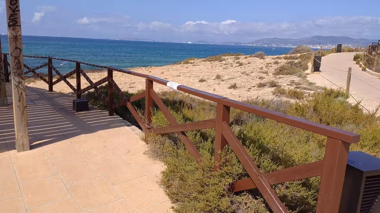 11-08-2021 Barandillas de madera repintadas de Es Carnatge.
POLITICA ESPAÑA EUROPA ISLAS BALEARES AUTONOMÍAS
AYUNTAMIENTO DE PALMA