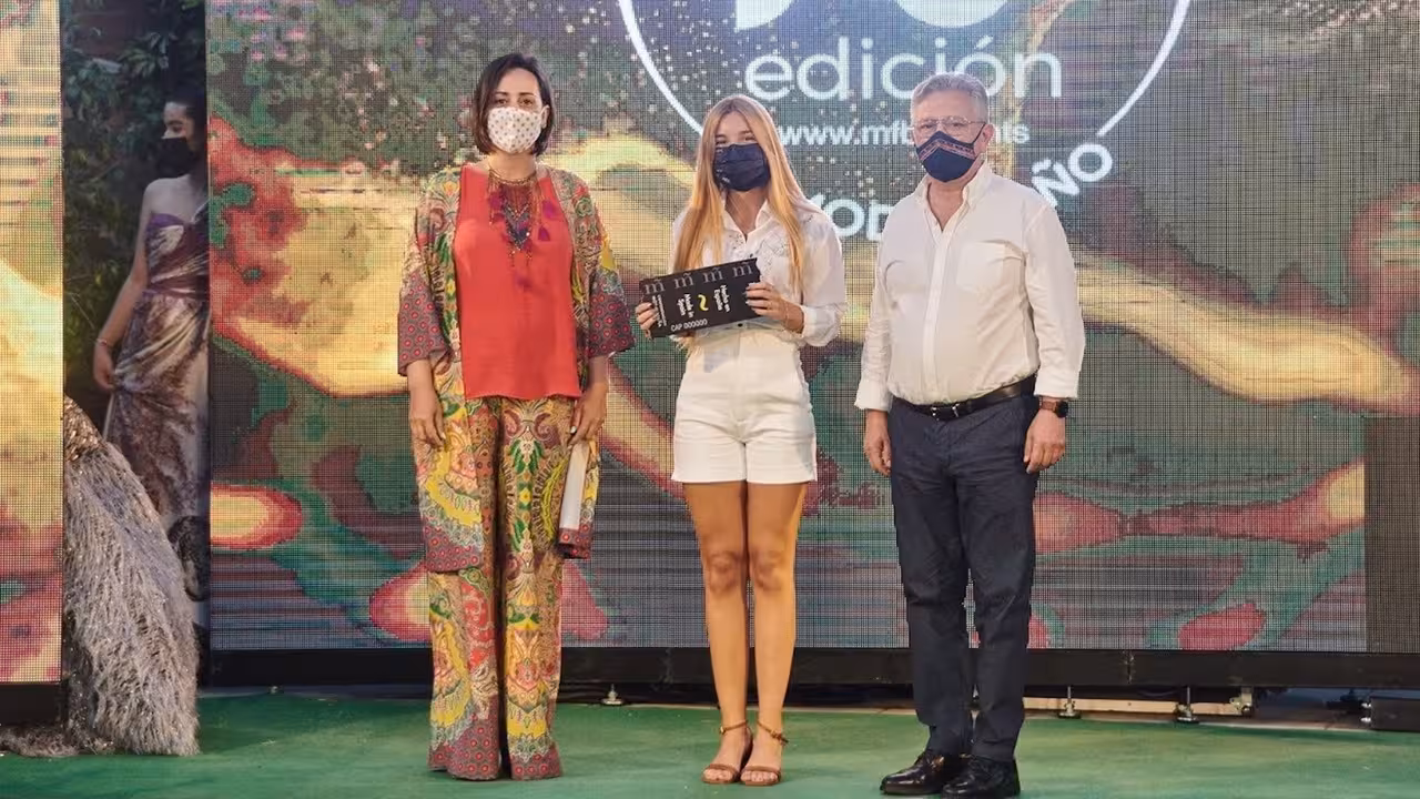 11-08-2021 Una estudiante de diseño de Baleares gana el premio nacional 'Eco Baño' a la sostenibilidad de Moda España 2021.

Una estudiante de la Escuela de Arte y Superior de Diseño de Baleares, Ana Muñoz, ha ganado el premio especial 'Eco Baño' a la sostenibilidad en la Pasarela MFB Premio Nacional Moda Baño Nuevos Talentos Moda de España 2021.

SOCIEDAD ESPAÑA EUROPA ISLAS BALEARES AUTONOMÍAS
CAIB
