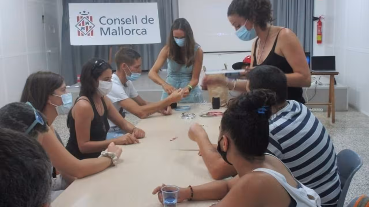 SOCIEDAD ESPAÑA EUROPA ISLAS BALEARES