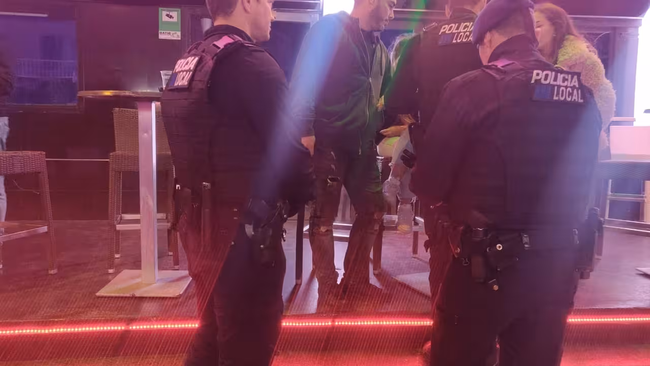 23-04-2019 Agentes de la Policía Local en una discoteca de Punta Ballena
SOCIEDAD ESPAÑA EUROPA ISLAS BALEARES AUTONOMÍAS
AYTO. DE CALVIÀ