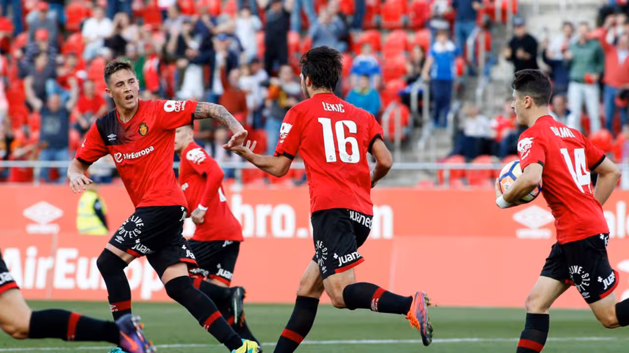 El Mallorca celebra el gol del empate