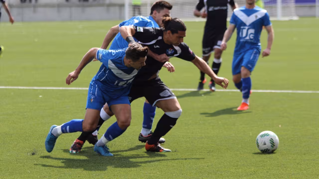 El At. Baleares cae en Badalona