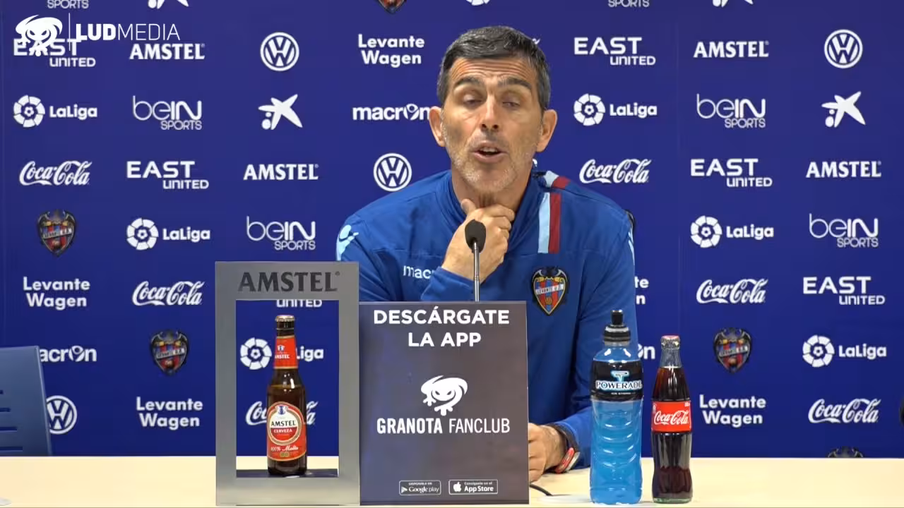 Muñiz, técnico del Levante, en la sala de prensa
