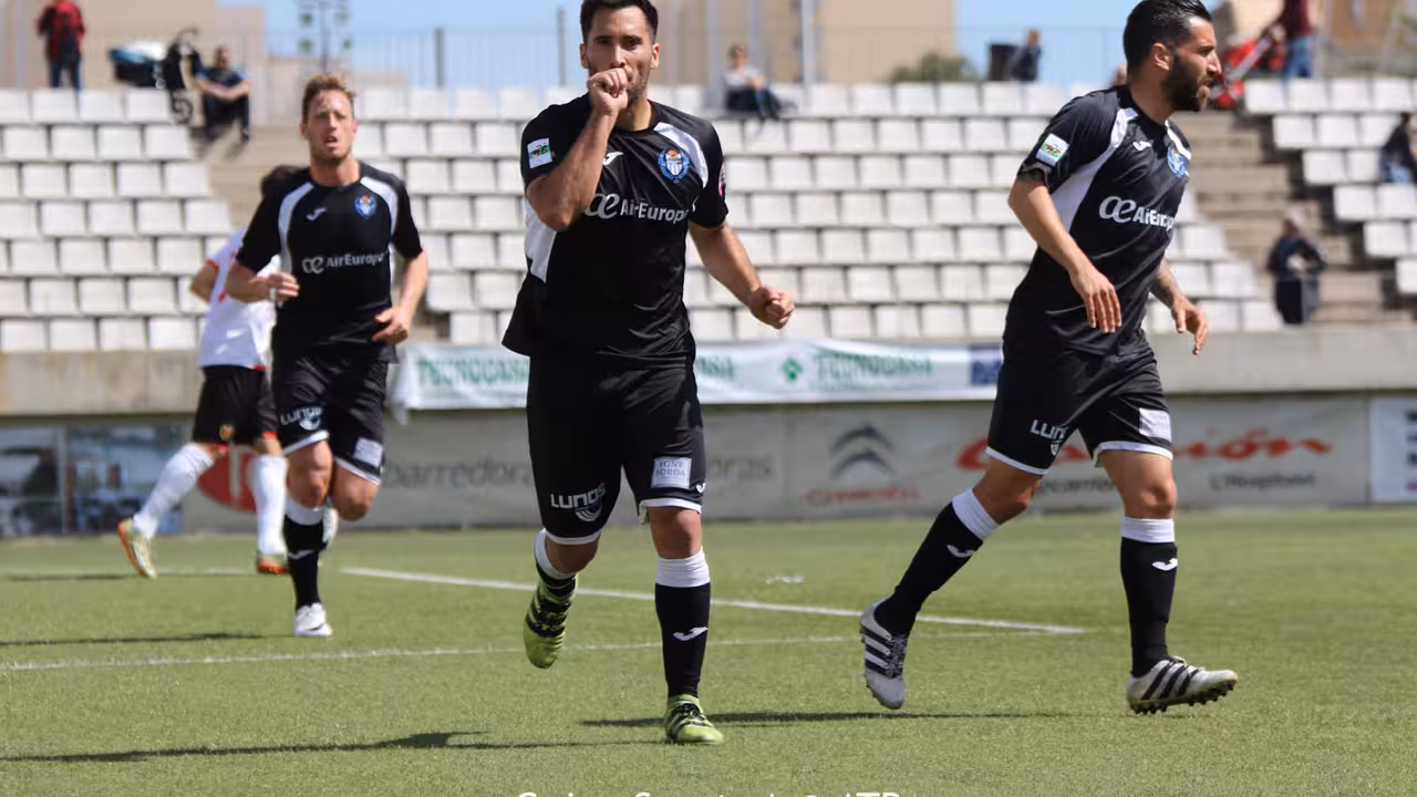 Xisco celebra un gol en Hospitalet
