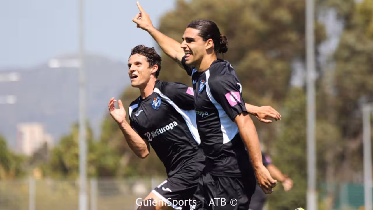 Jurado celebrando uno de los goles