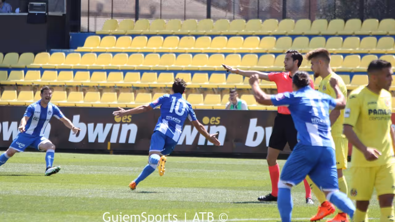 Fullana celebrando el segundo gol