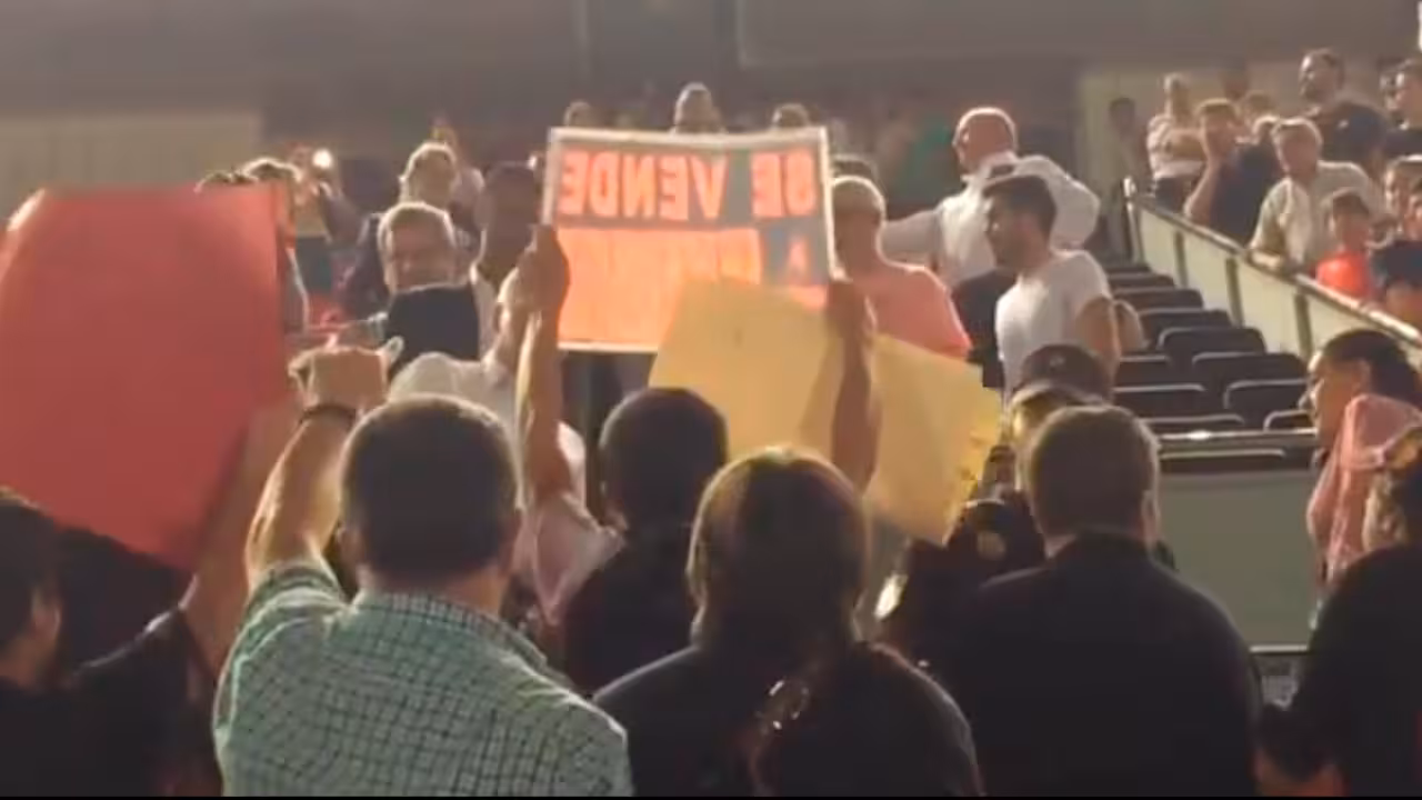 Maheta Molango se marcha del palco
