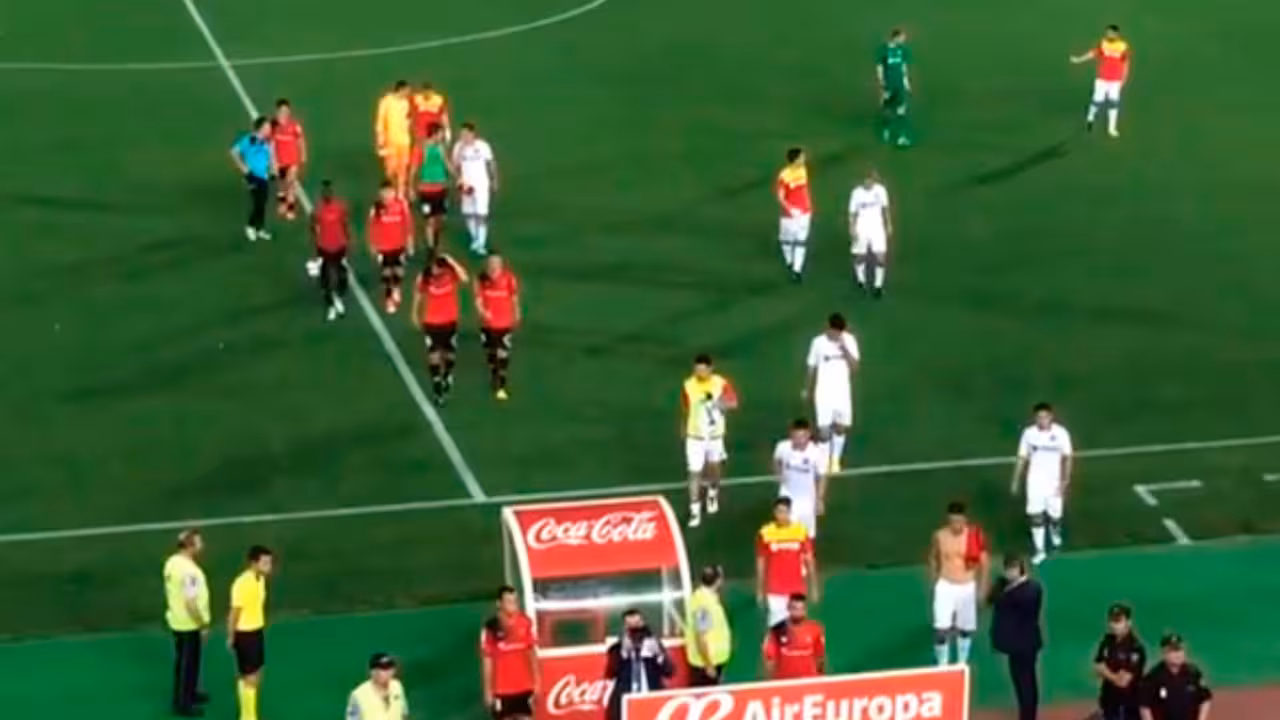 La afición despidió con pitos a la plantilla