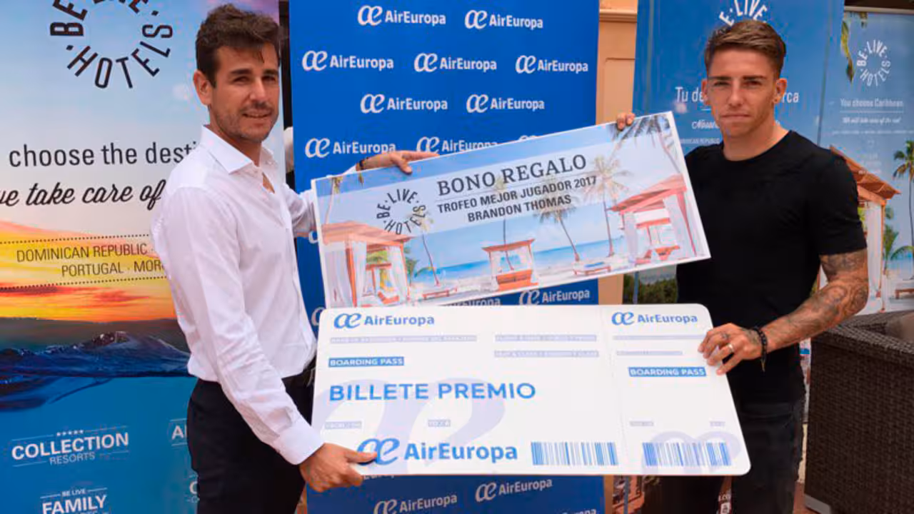 Brandon recoge el premio a mejor futbolista