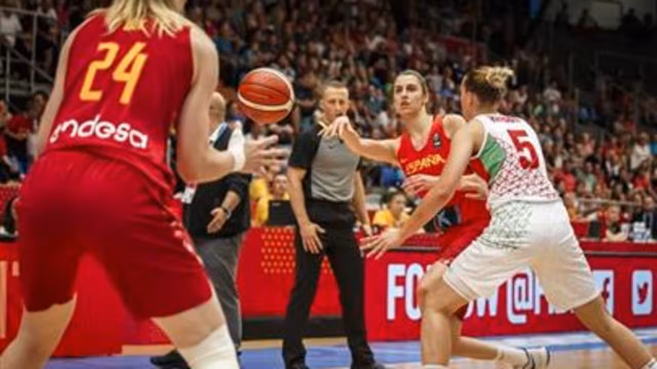 Alba Torrens ante Hungría