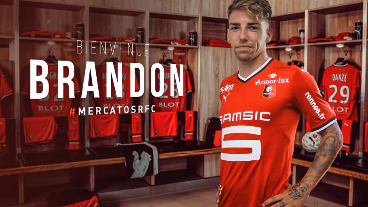 Brandon posa con la camiseta del Rennes