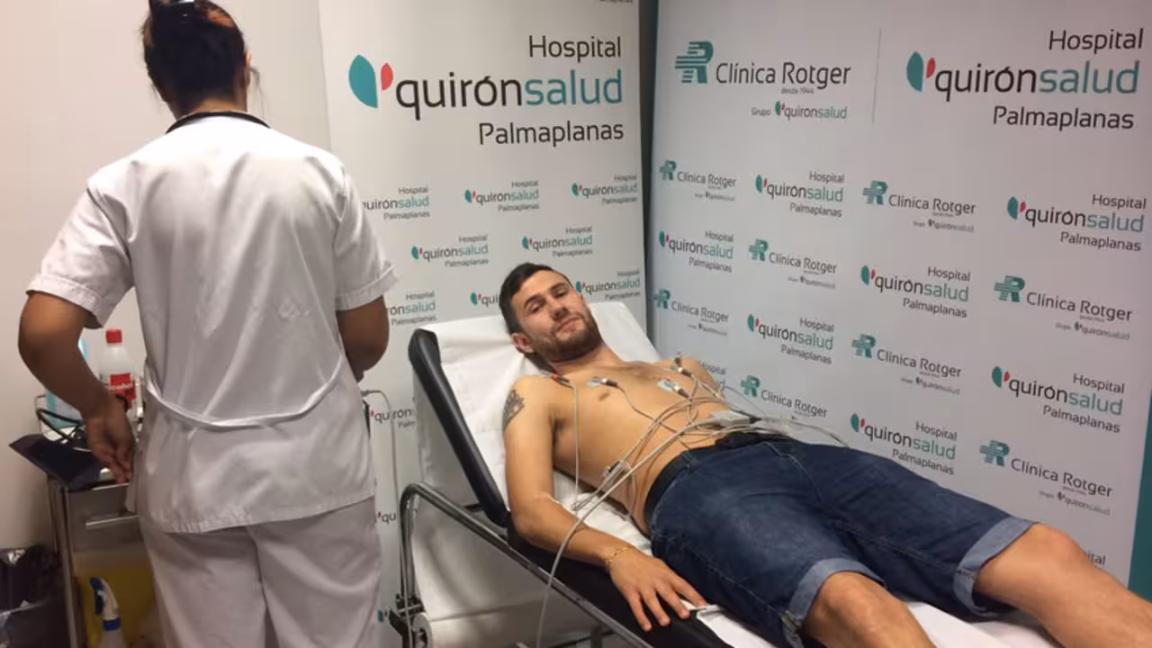 Paradynski pasando el reconocimiento médico