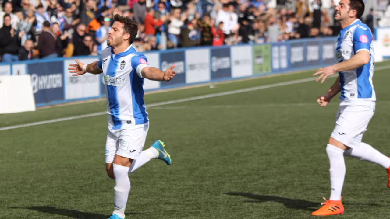 El Baleares logra la primera victoria en Son Malferit