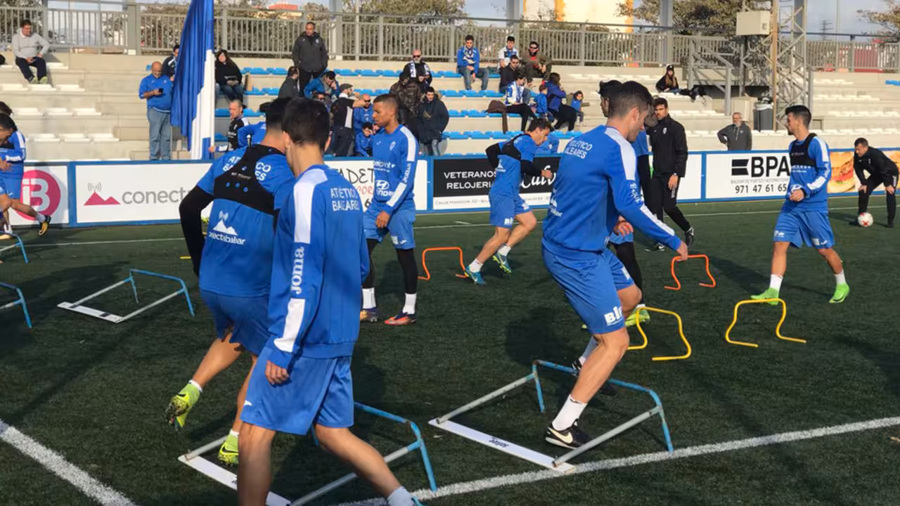 La plantilla del Atlético Baleares en Son Malferit