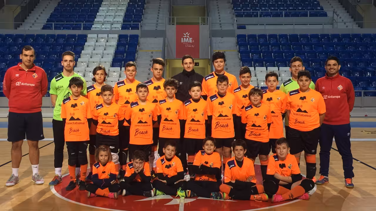 Los participantes en la escuela de porteros del Palma Futsal