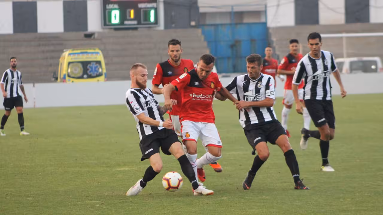 El Mallorca gana en La Línea