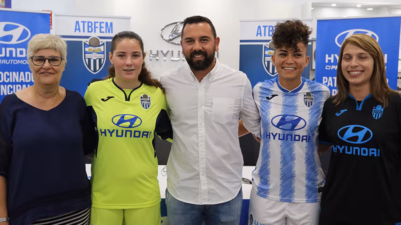 Javi Herreros  con parte de su plantilla