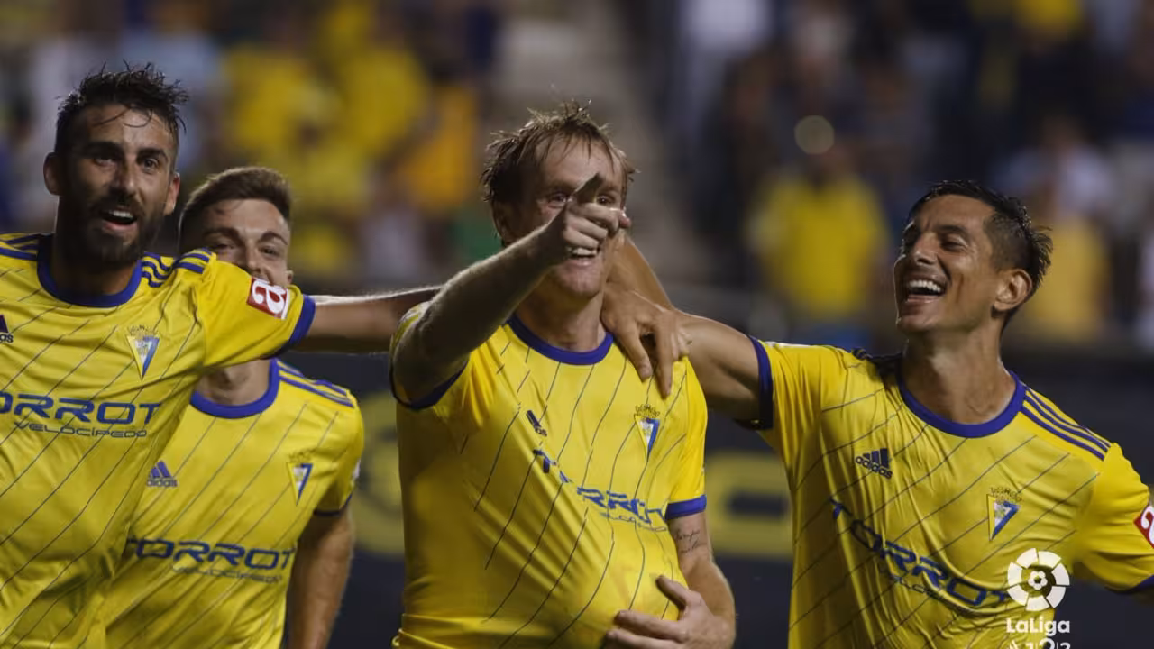 El Cádiz gana al Almería