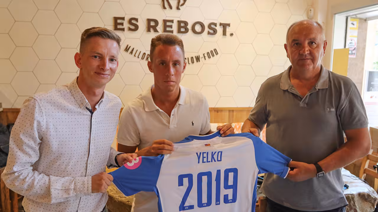 Yelko Pino presentado en el Atlético Baleares