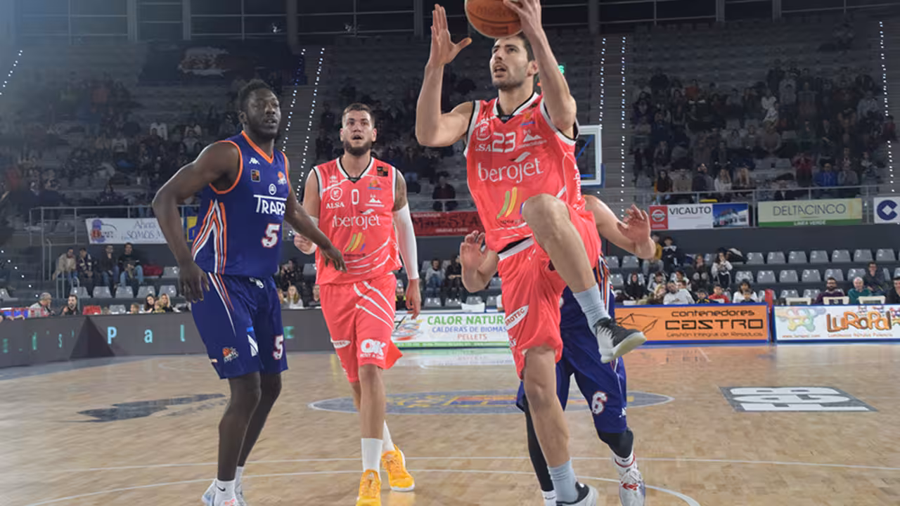 El Iberojet Palma gana en Palencia